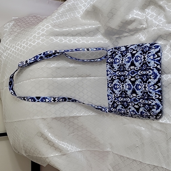 Vera Bradley Triple Zip Hipster-NWT - Picture 6 of 8